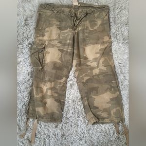 Camo print Capri pants